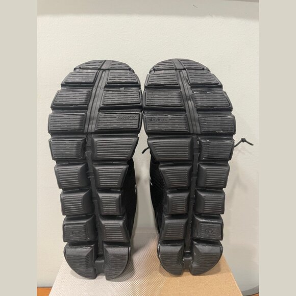 On Running Cloud 5 Women's Size 6 US Black - Picture 6 of 7